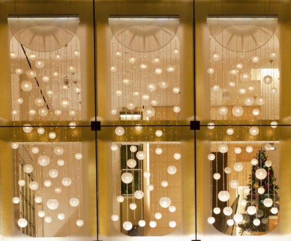 ideas para decorar ventanas con luces navideñas