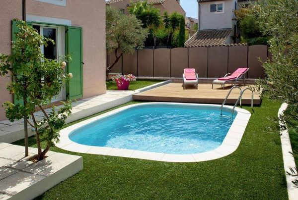 piscina pequeña en jardin