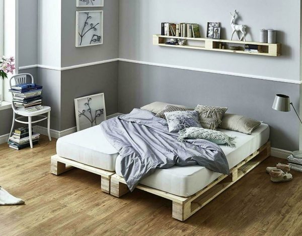cama con palets de madera
