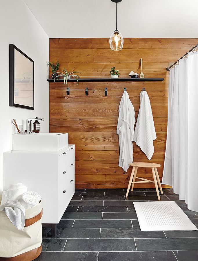 cuarto de baño con toques de madera