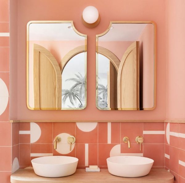 baño de color rosa pastel