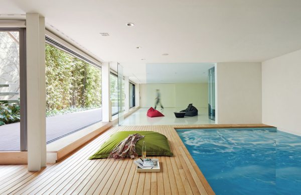 tendencias en piscinas interiores madera