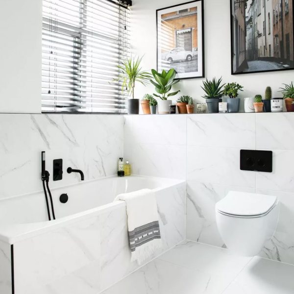 baño de marmol blanco y negro