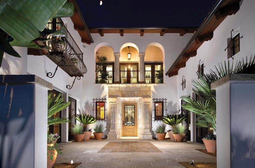 Cómo Decorar Un Patio Andaluz con Éxito | ¡Ideas! ️