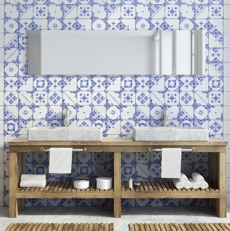 azulejos baño azul y blanco