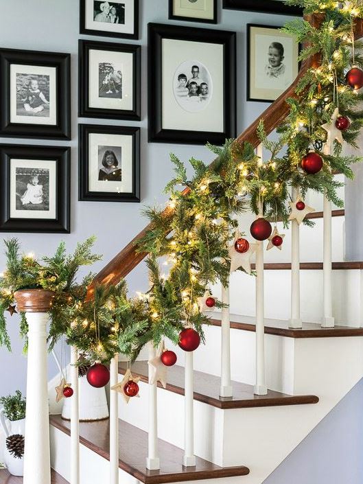 decorar escaleras navidad